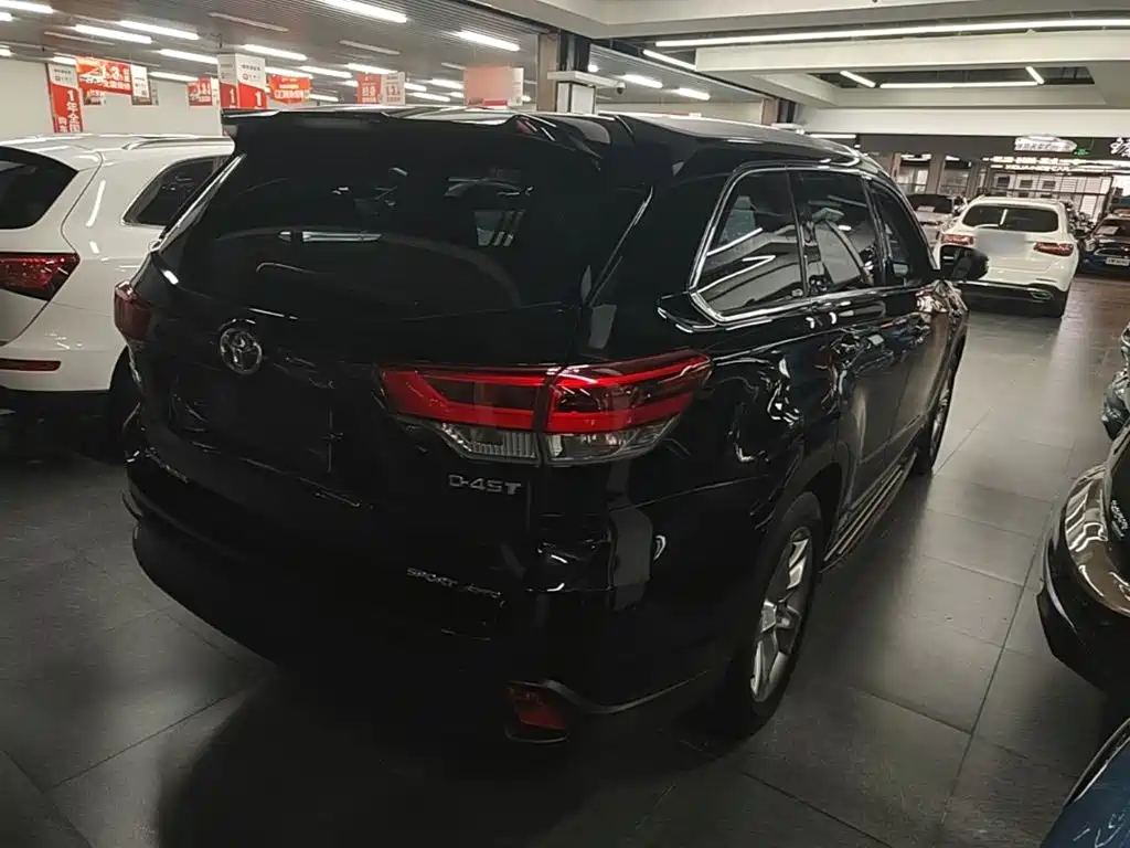 Highlander 2.0 T 4 WD Luxury 7-seat CN-V