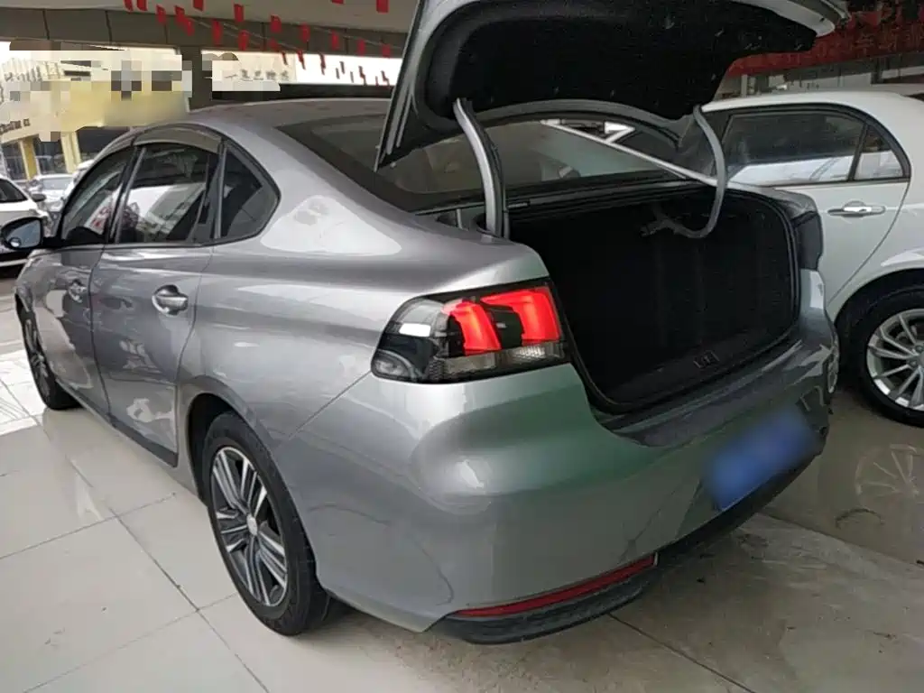 Peugeot 308 1.6 L Manual Fashion
