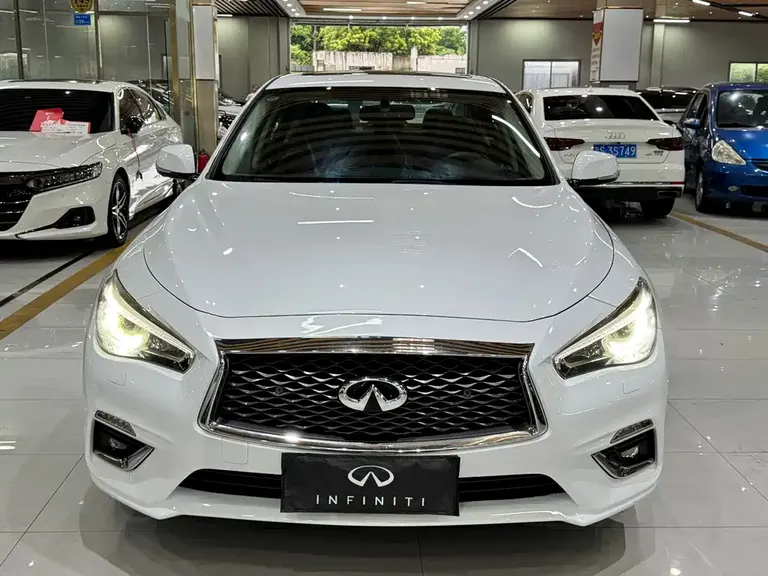 Infiniti Q50 L 2.0 T Progressive Enjoyment CN-V