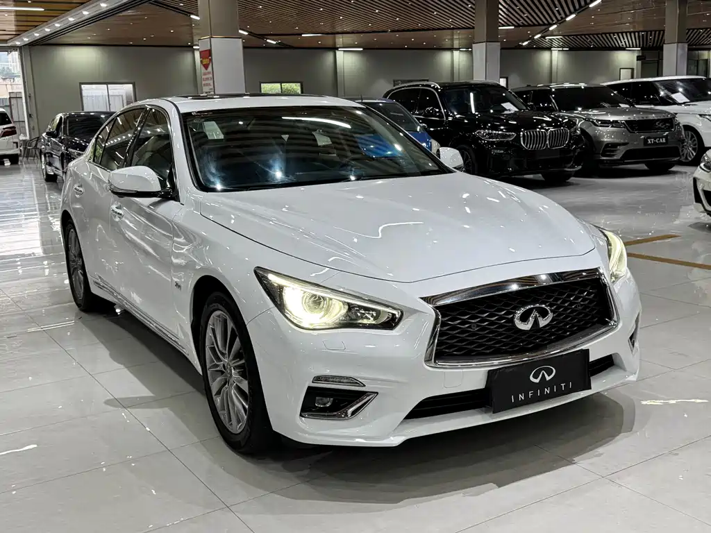 Infiniti Q50 L 2.0 T Progressive Enjoyment CN-V