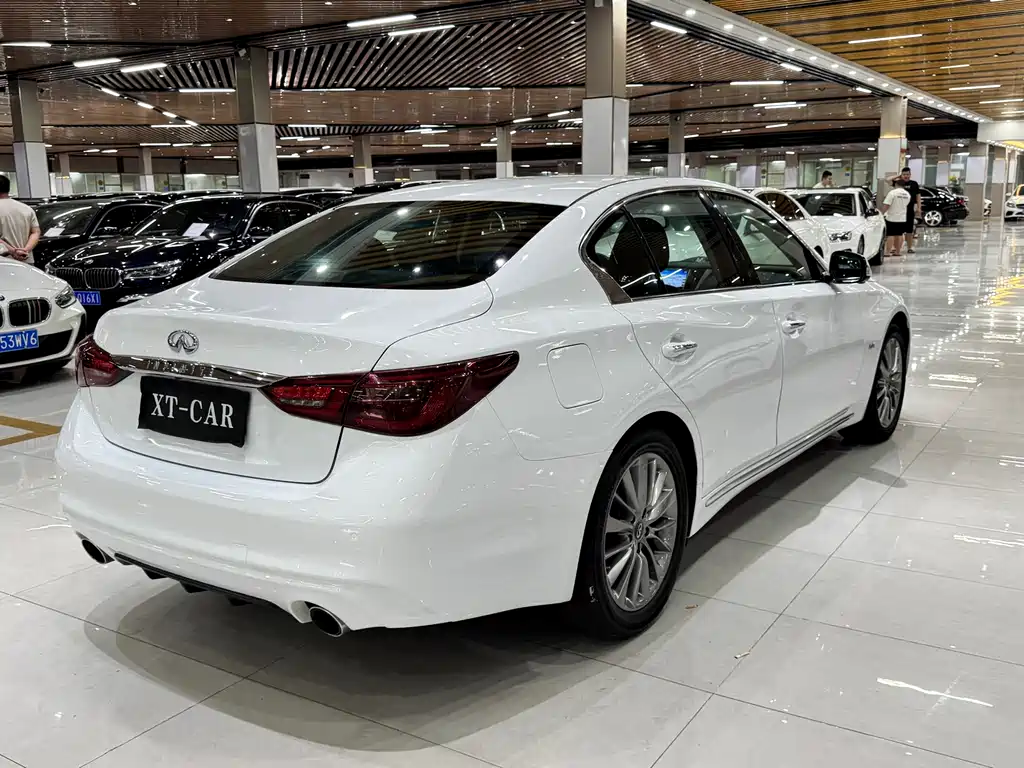 Infiniti Q50 L 2.0 T Progressive Enjoyment CN-V