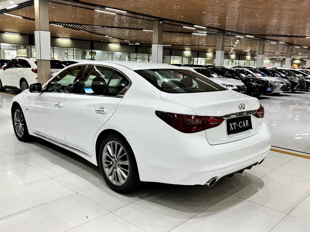 Infiniti Q50 L 2.0 T Progressive Enjoyment CN-V