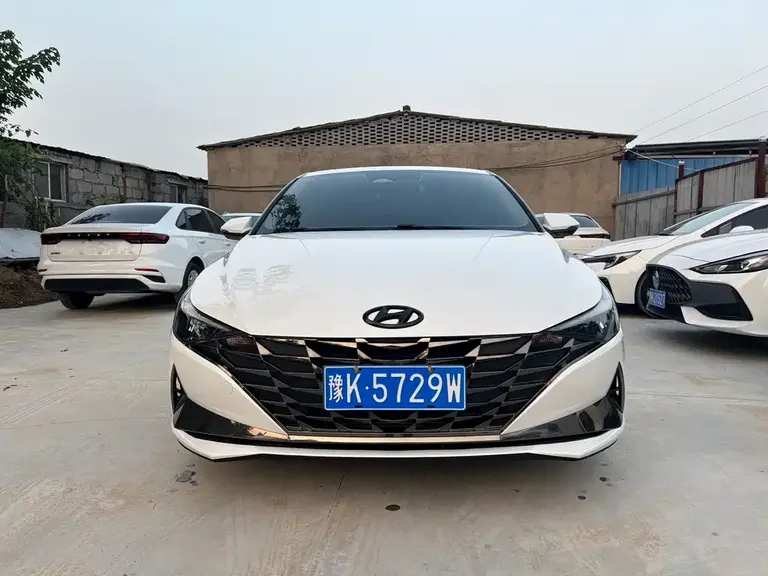 Hyundai Elantra 1.5 L CVT LUX Distinguished