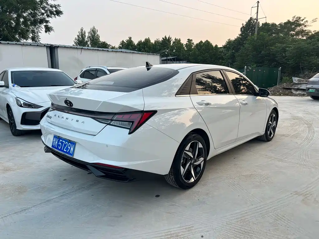 Elantra 1.5 L CVT LUX Distinguished