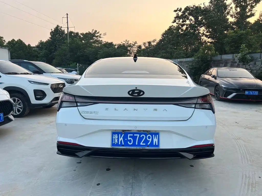Elantra 1.5 L CVT LUX Distinguished