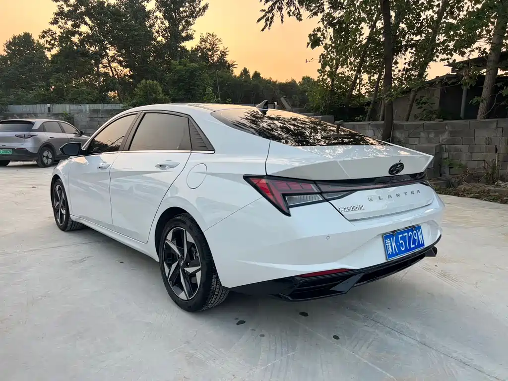 Elantra 1.5 L CVT LUX Distinguished