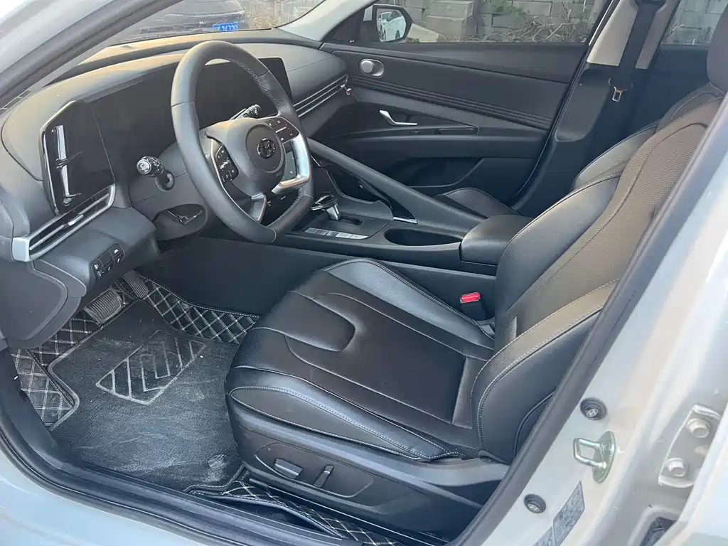 Elantra 1.5 L CVT LUX Distinguished