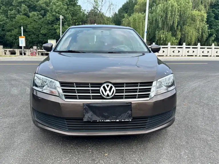 Volkswagen Gran Lavida 1.6 L Auto Style