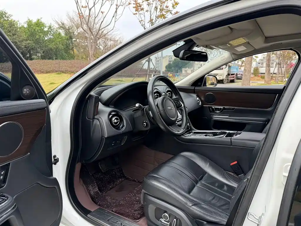 Jaguar XJ XJL 3.0 SC 2 WD Graceful Business