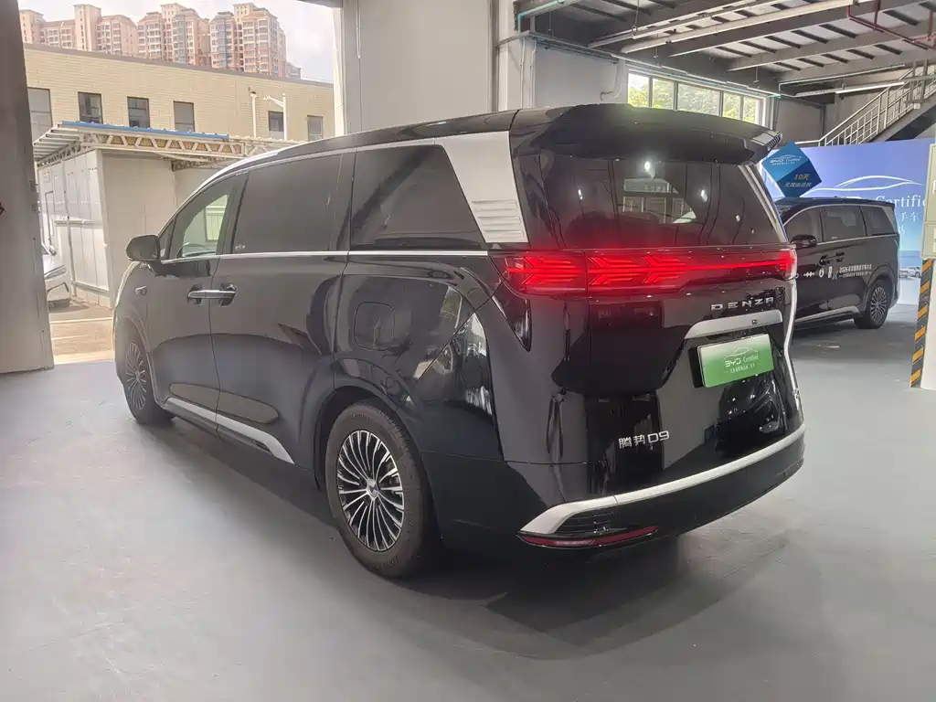 Denza D9 DM-i Smart Drive 1020 4 WD Flagship