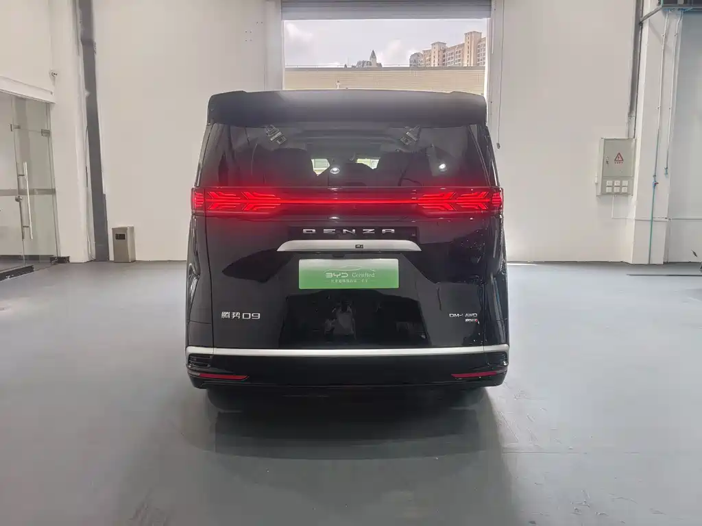 Denza D9 DM-i Smart Drive 1020 4 WD Flagship