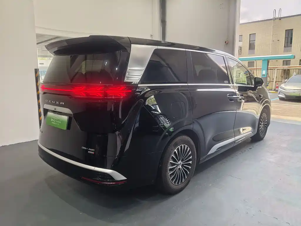 Denza D9 DM-i Smart Drive 1020 4 WD Flagship