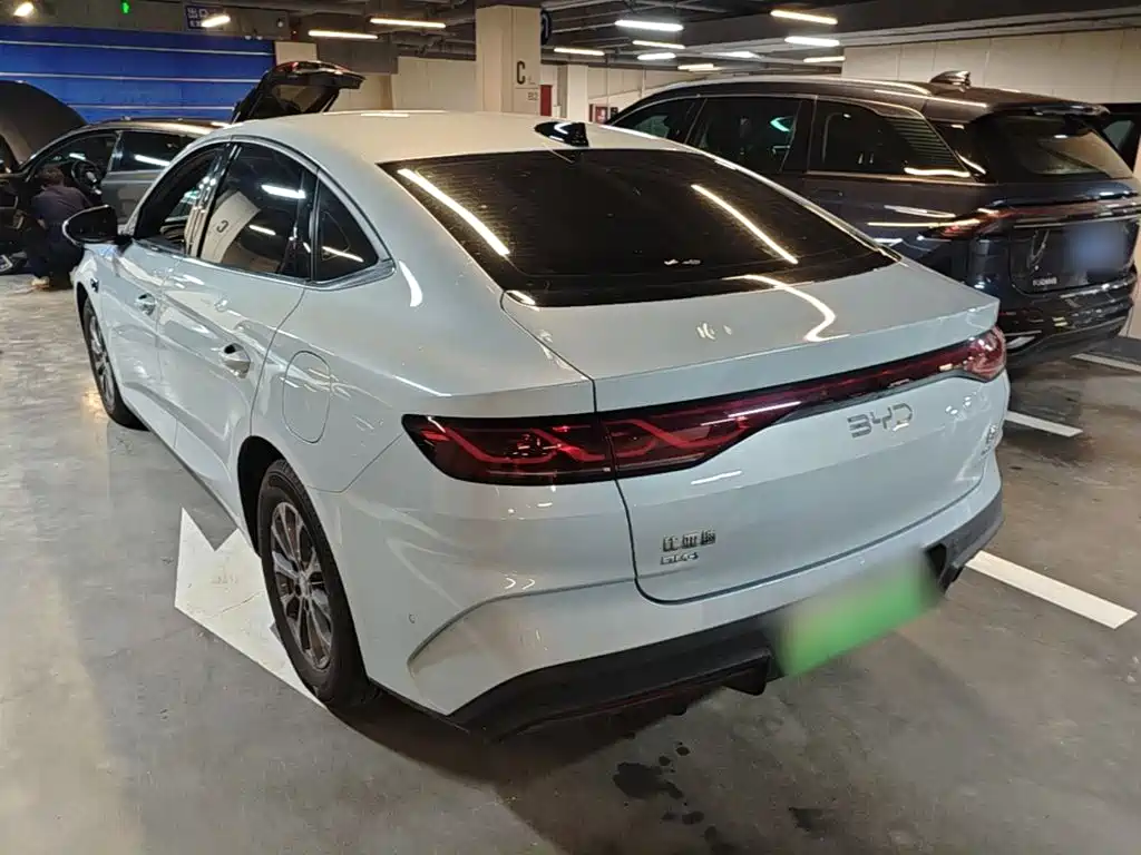Qin L DM-i Smart Drive 80 KM Leading