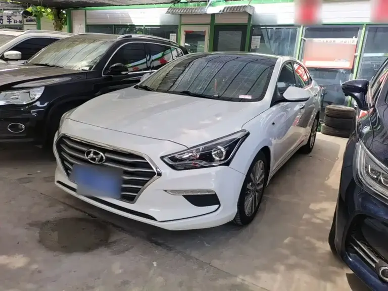 Hyundai Mistra 1.8 L Auto Intelligent GLS CN-V
