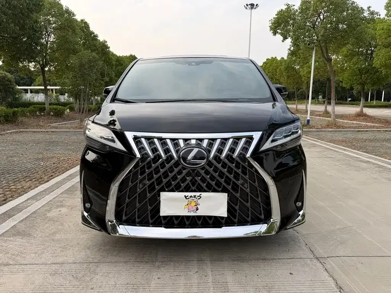 Lexus LM 300 h 4-seat Royal World