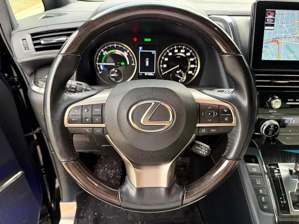 Lexus LM 300 h 4-seat Royal World