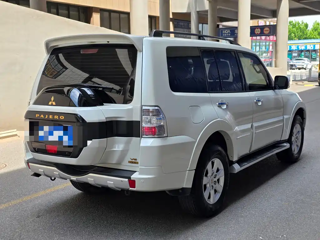 Pajero (Import) 3.0 L Auto Standard