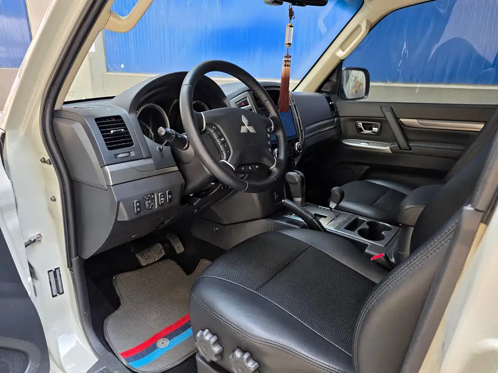 Pajero (Import) 3.0 L Auto Standard