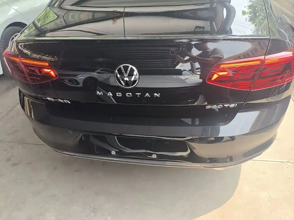Magotan 200 10 K Commemorative 330 TSI DSG Luxury