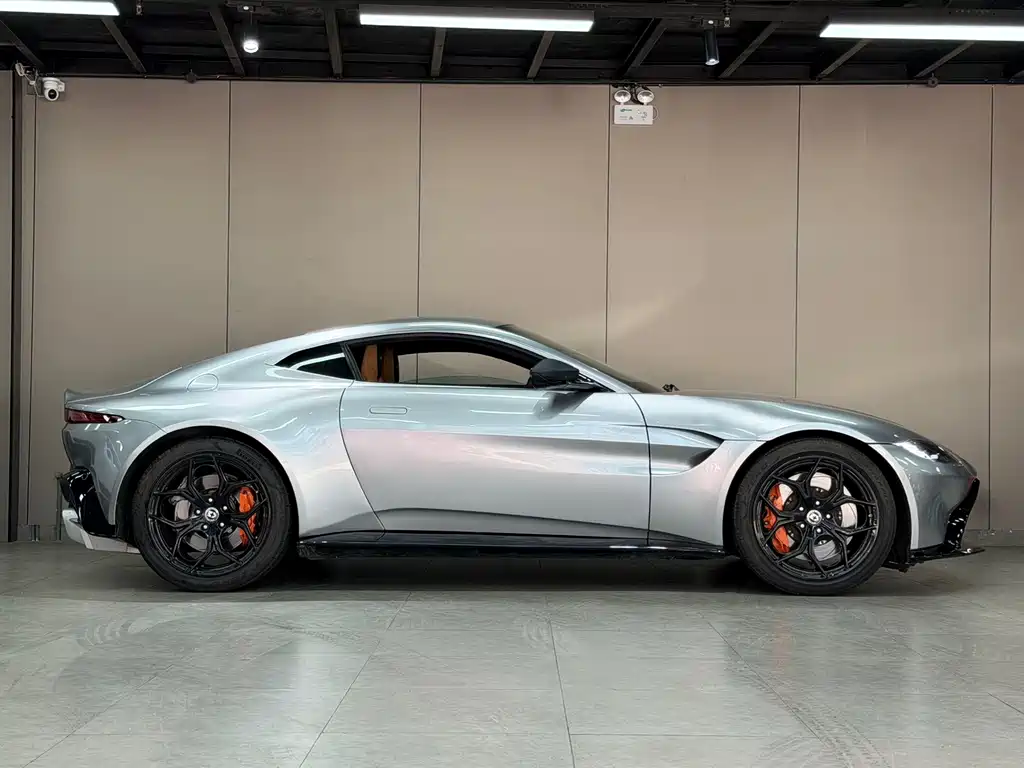 V8 Vantage 4.0 T V8 Coupe