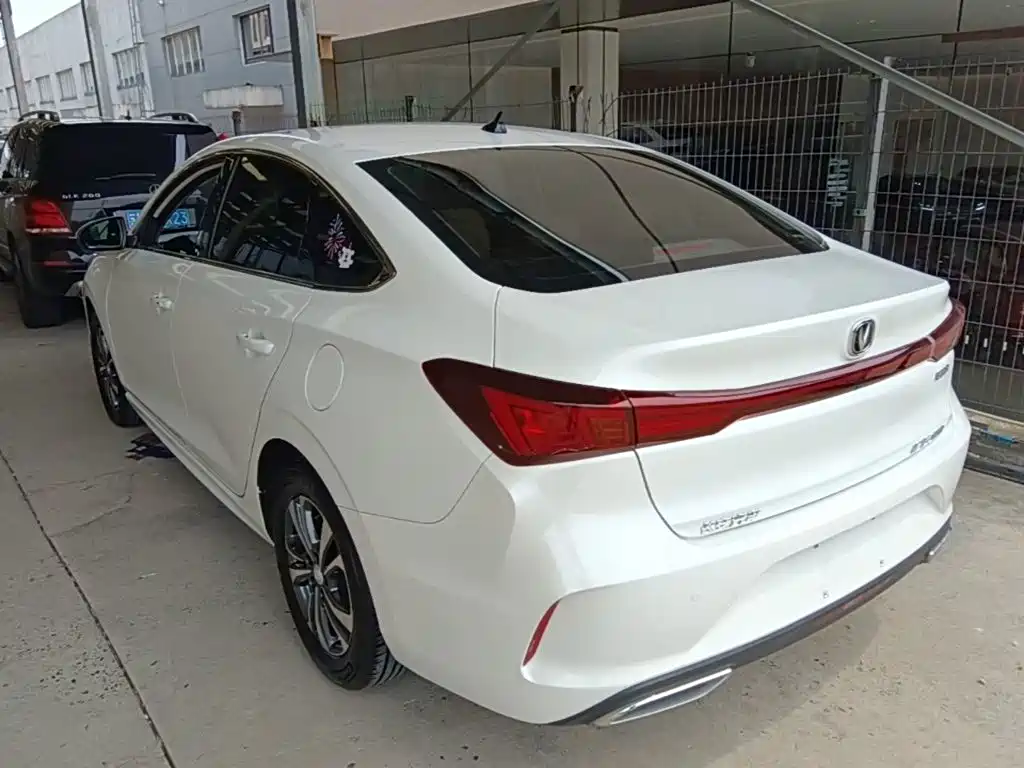 Eado Smooth Enjoyment PLUS Blue Whale NE 1.4 T GDI DCT Distinguished