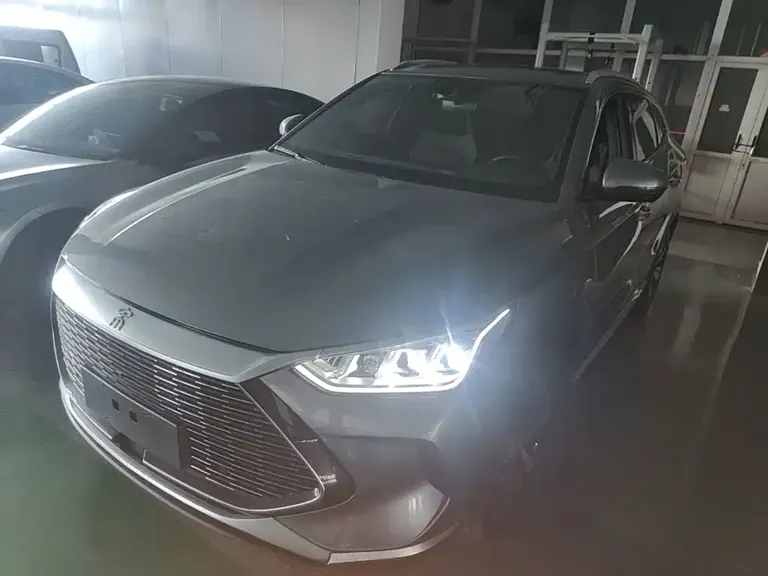 BYD Song PLUS NEV DM-i 51 KM Honored