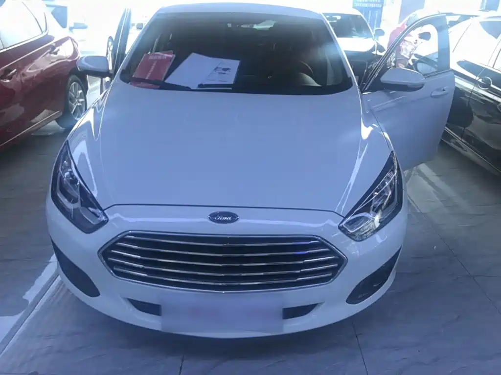 Escort 1.5 L Auto Comfort
