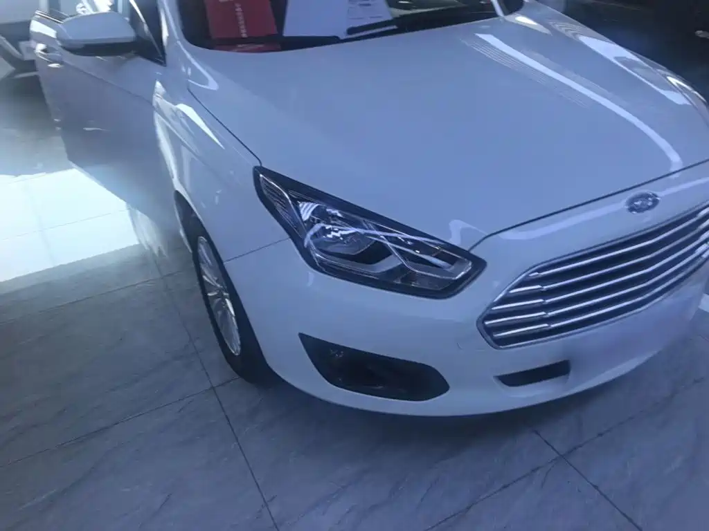 Escort 1.5 L Auto Comfort