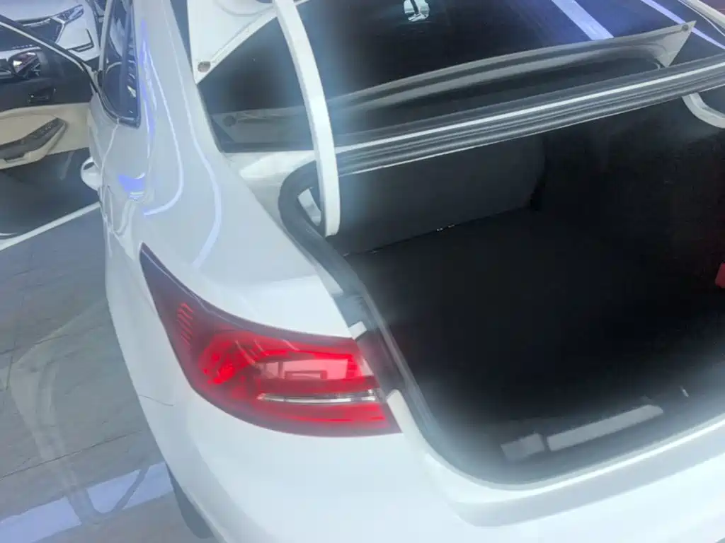 Escort 1.5 L Auto Comfort