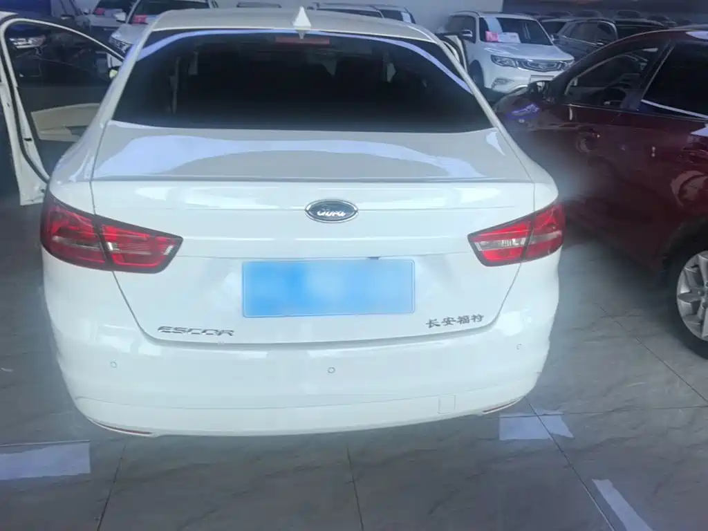 Escort 1.5 L Auto Comfort