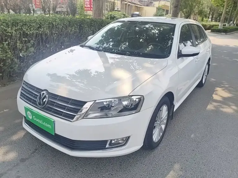 Volkswagen Gran Lavida 1.6 L Manual Comfort