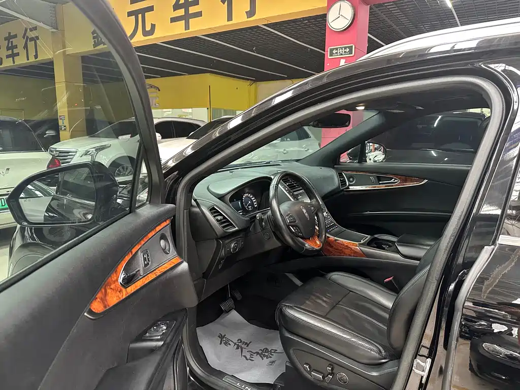 Lincoln MKX 2.7 T 4 WD Honor Shine