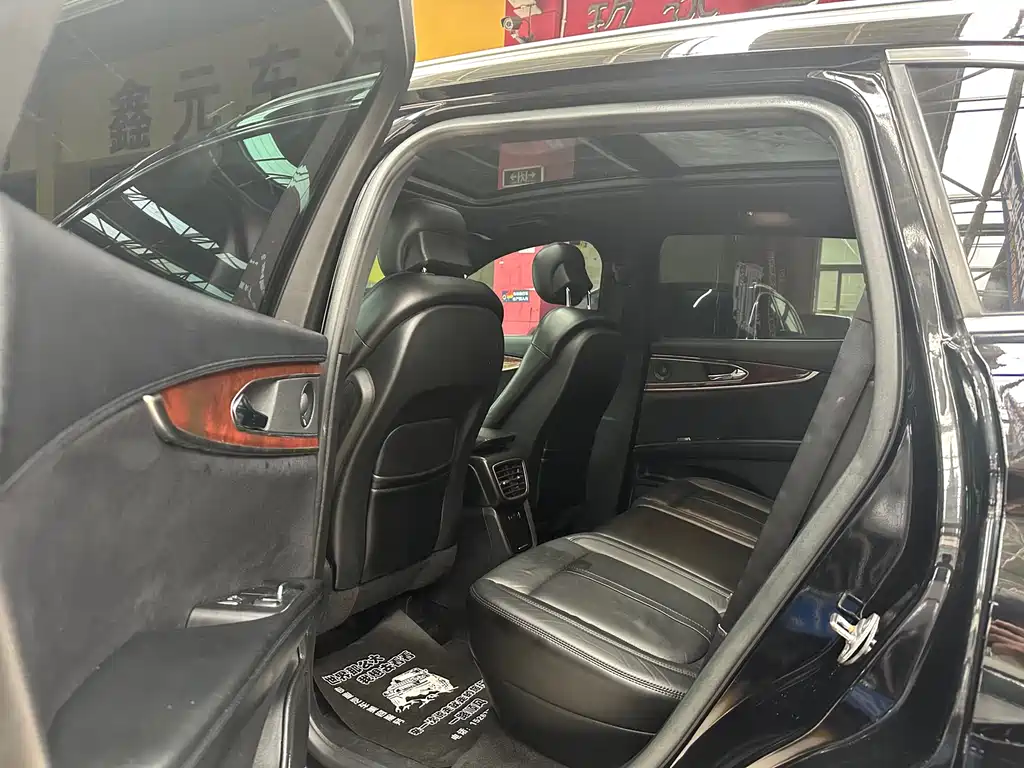 Lincoln MKX 2.7 T 4 WD Honor Shine