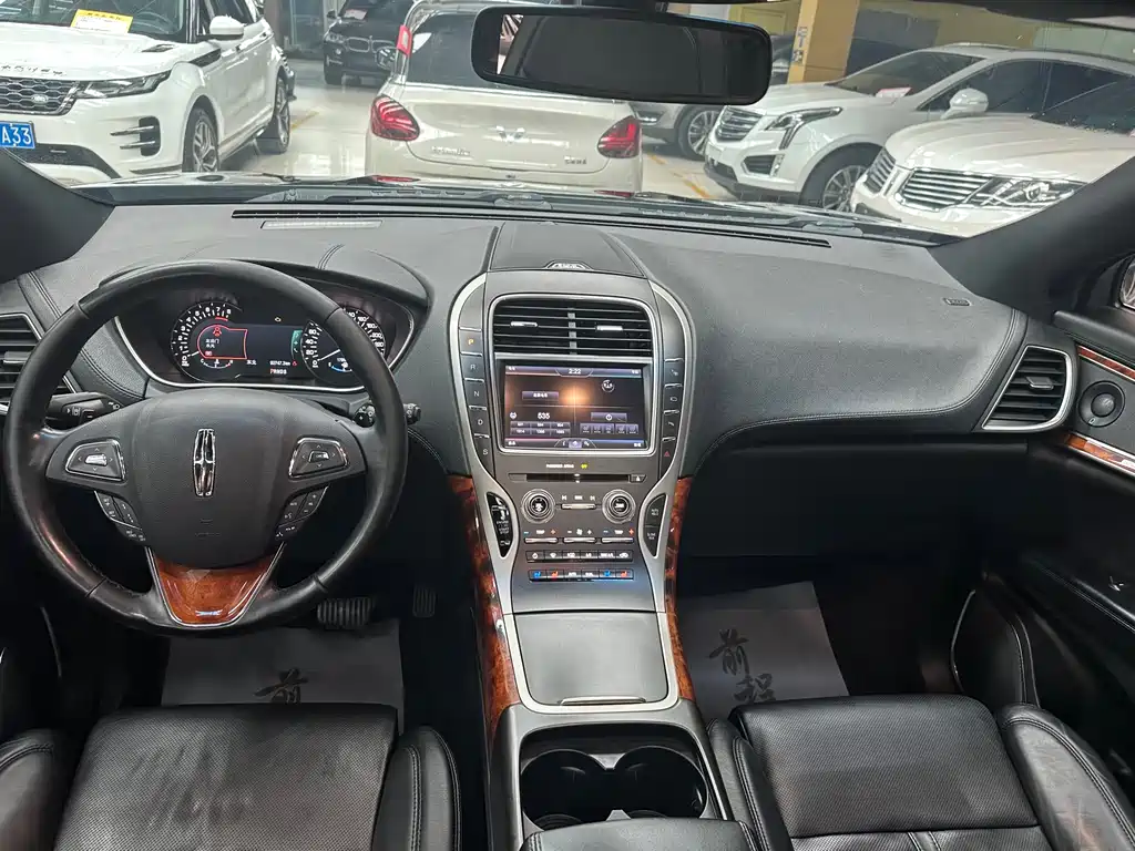 Lincoln MKX 2.7 T 4 WD Honor Shine