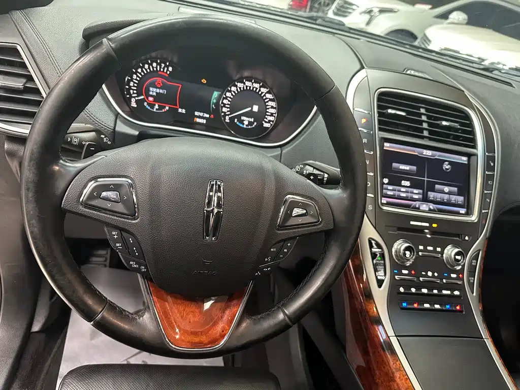 Lincoln MKX 2.7 T 4 WD Honor Shine