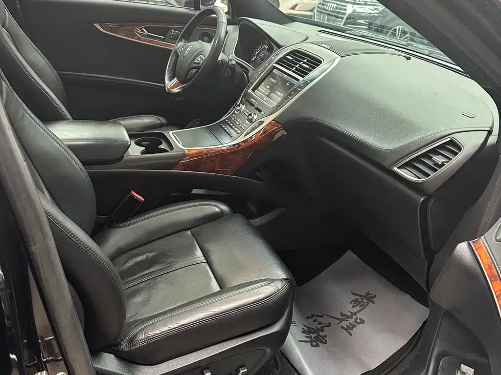 Lincoln MKX 2.7 T 4 WD Honor Shine