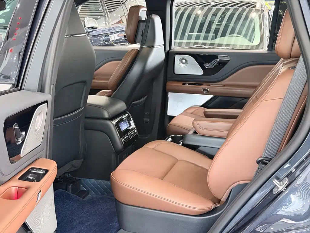 Aviator 3.0 T V6 4 WD Executive