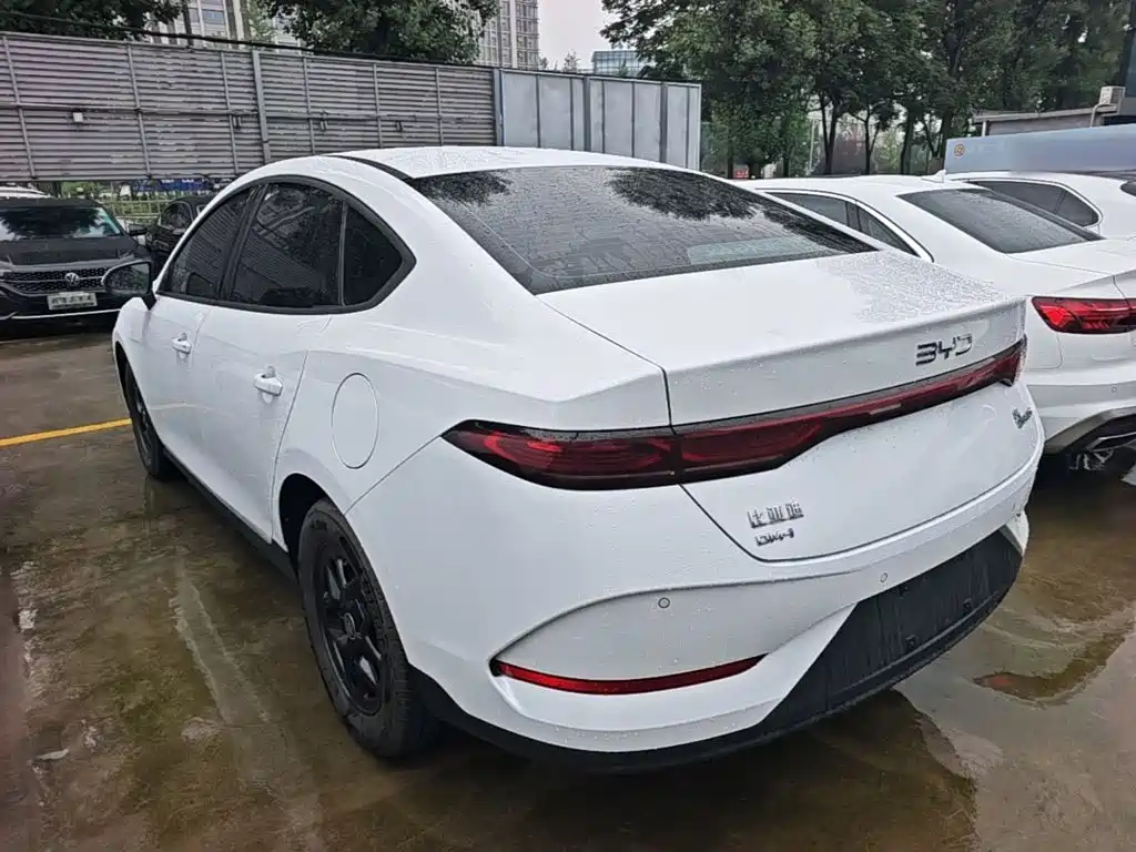 Qin PLUS DM-i Smart Drive 55 KM Leading
