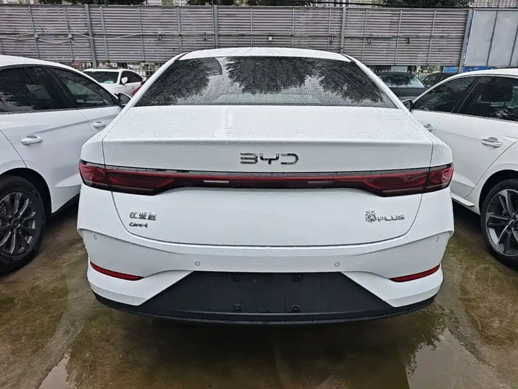 Qin PLUS DM-i Smart Drive 55 KM Leading