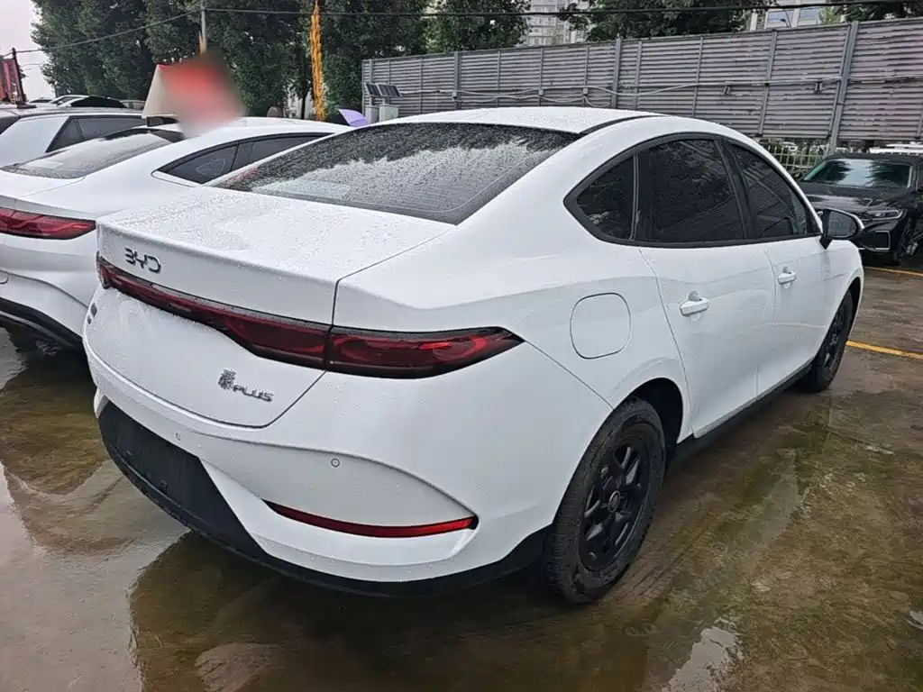 Qin PLUS DM-i Smart Drive 55 KM Leading