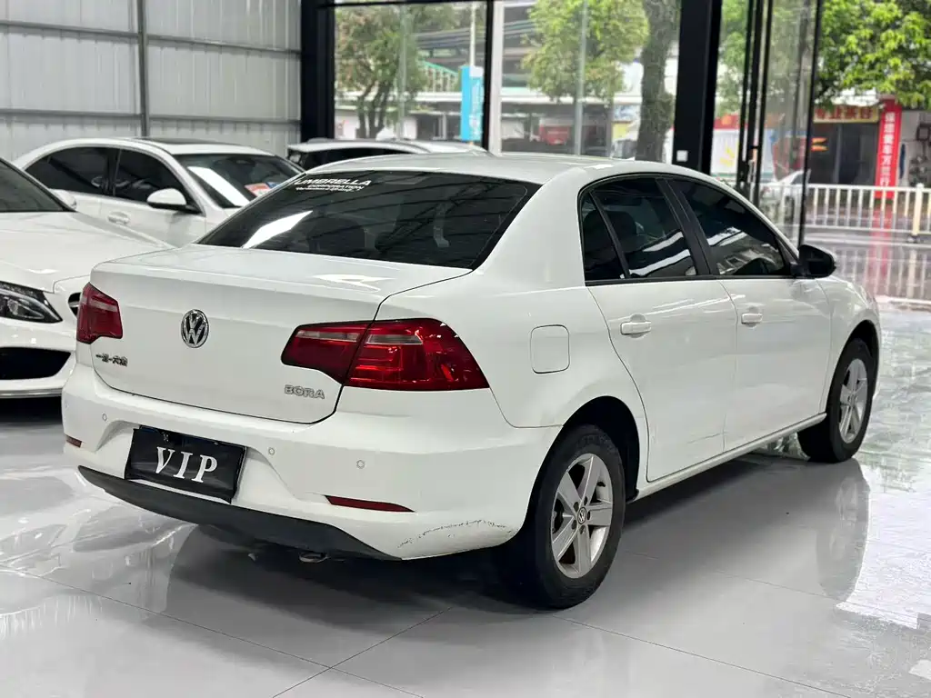 Bora 1.6 L Auto Fashion