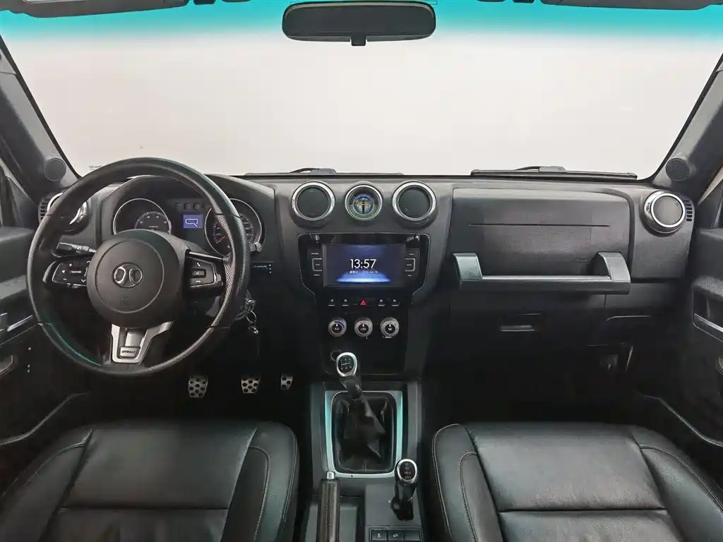 BAIC BJ40 40 L 2.0 T Manual 4 WD Distinguished