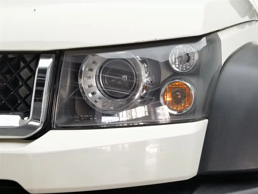 BAIC BJ40 40 L 2.0 T Manual 4 WD Distinguished