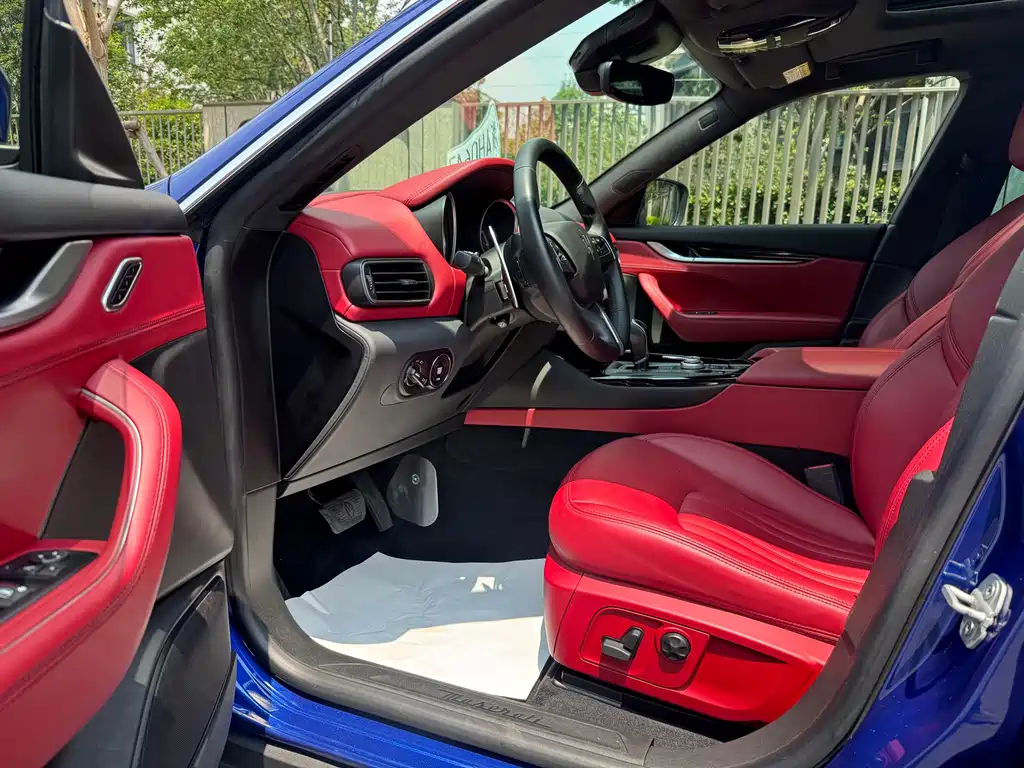 Levante 3.0 T Standard