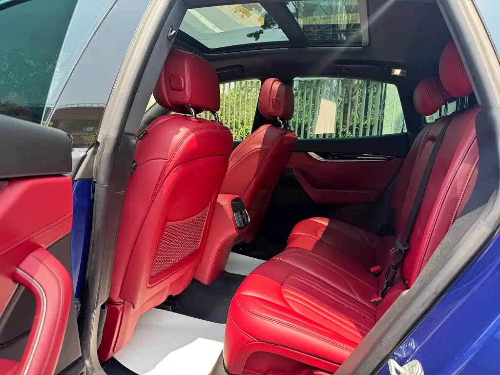 Levante 3.0 T Standard