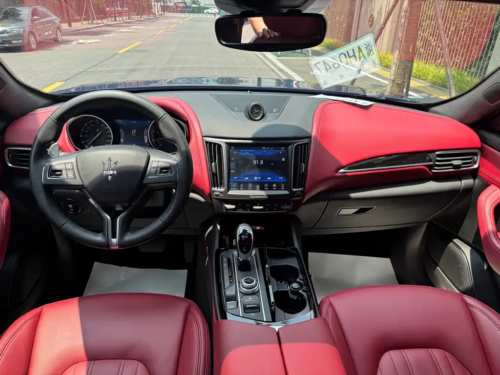 Levante 3.0 T Standard