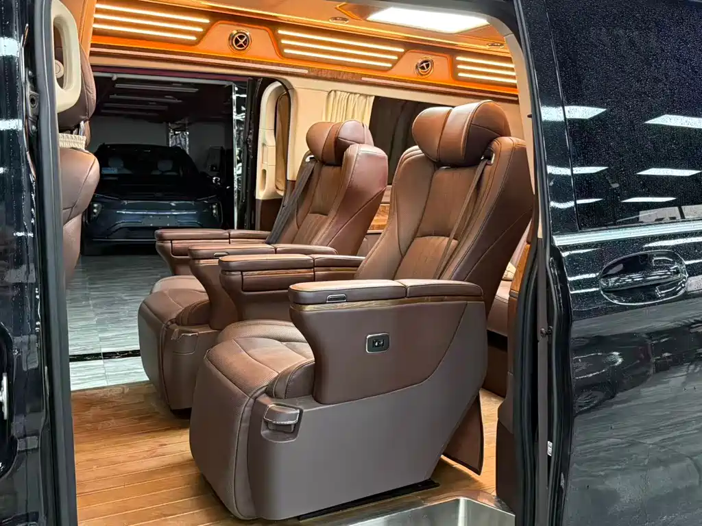 Mercedes-Benz V-Class V 260 L Distinguished Extended CN-VI