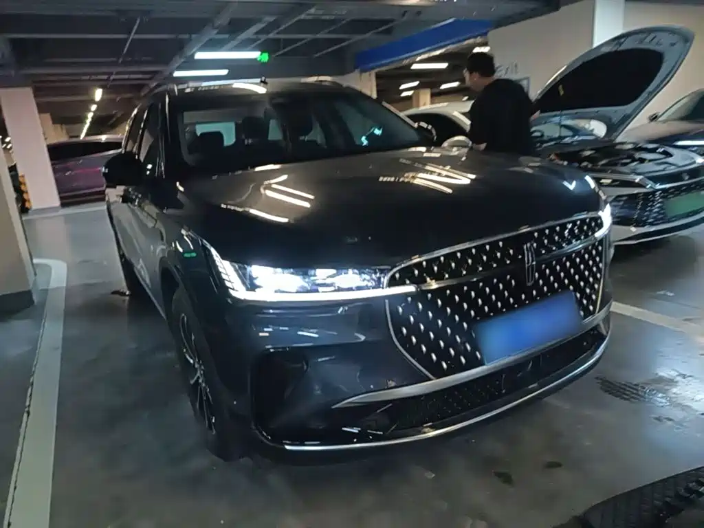 Nautilus 2.0 T 4 WD Premium