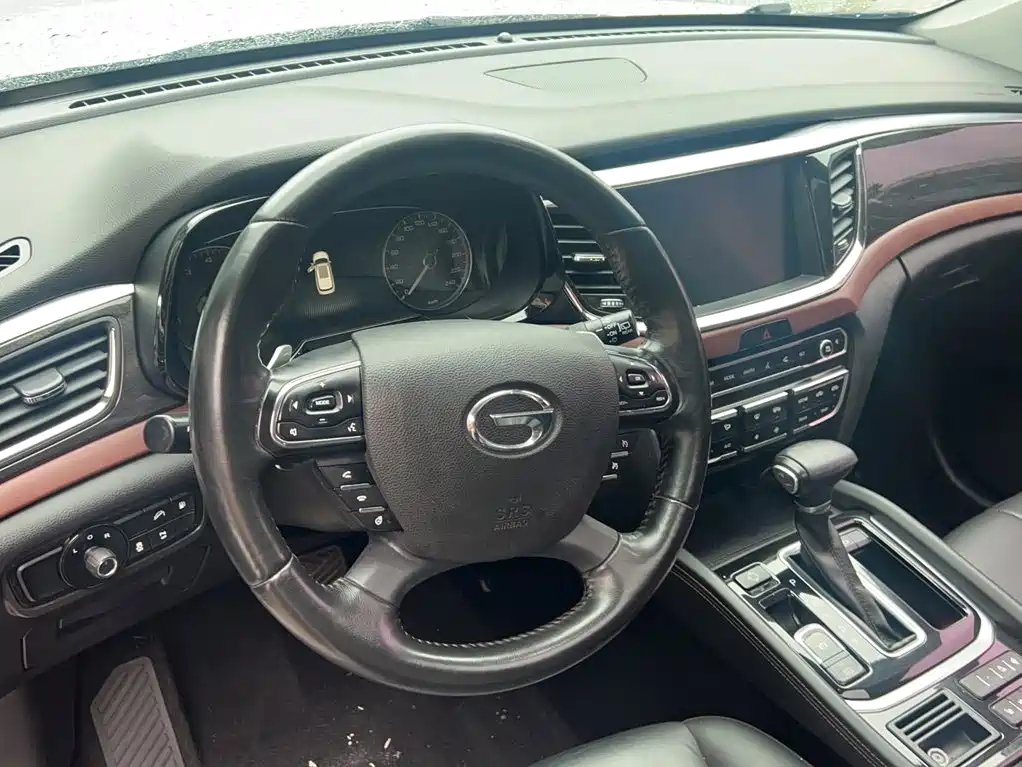 GAC Trumpchi GS8 320 T 2 WD Luxury Connected (7-seat)