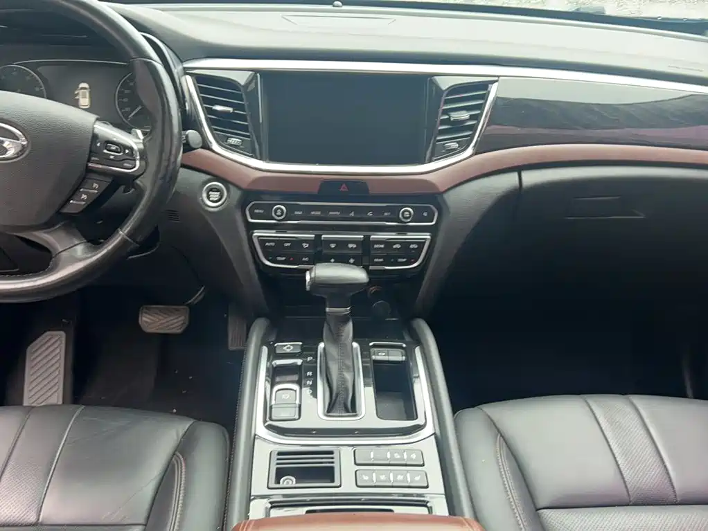 GAC Trumpchi GS8 320 T 2 WD Luxury Connected (7-seat)